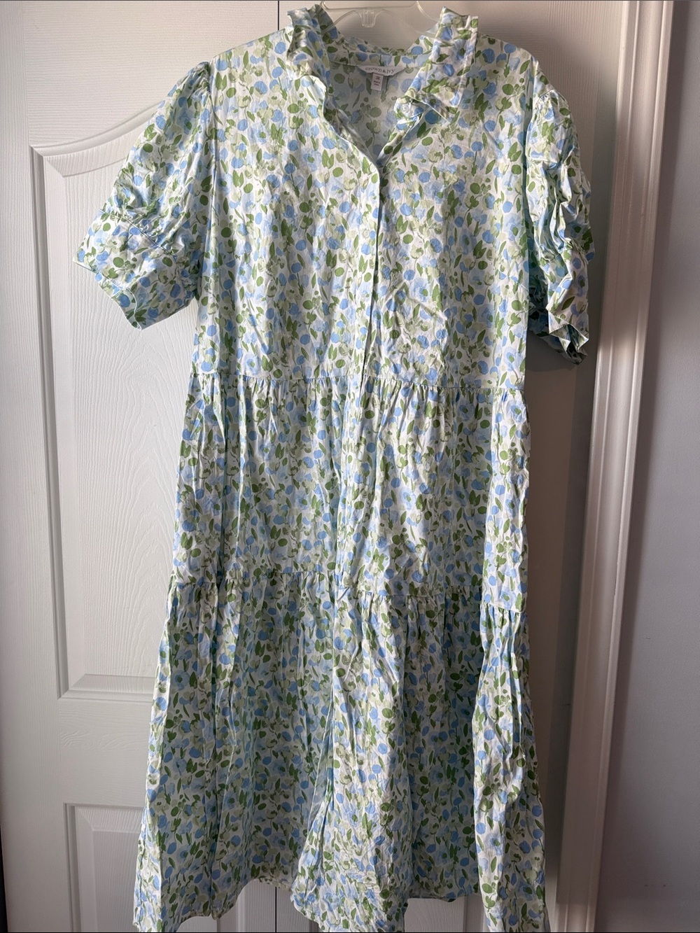 crown & ivy Blue and Green Floral Tiered Casual Dress
